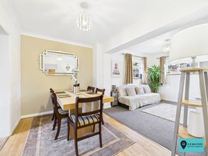 Diner/Family Room- click for photo gallery